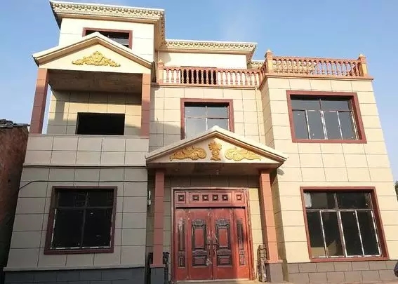 【自建房案例】网友30万盖三层自建房，建成效果让邻居纷纷仿建！