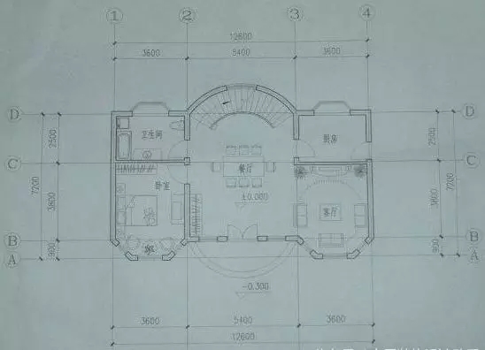 分享：网友自建二层小别墅，3个半圆外飘阳台的特殊造型成亮点！